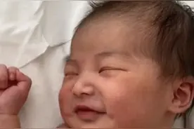 37岁朱珠官宣产女，宝宝完美遗传梨涡和外貌，网友：赢在起跑线上图片