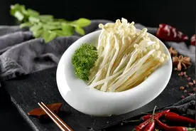 大连牙齿矫正 戴牙套，这四种食物要小心图片