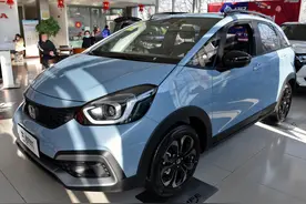 空间颇大的日系小车，省油耐用买的人不少，实拍本田LIFE图片