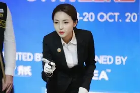 中国台球最美女裁判，身材颜值超美，24岁和球迷闪婚后闪离图片