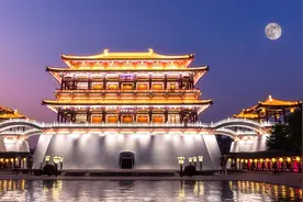 西安大唐芙蓉园内有紫云楼、御宴宫、唐市等仿古建筑图片