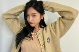 吴宣仪疑和小鬼恋爱，两人账号被扒频繁玩游戏，多次撞同款巧合多图片