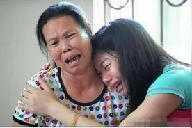 6个月宝宝总摸自己脑袋，父母发现异常，送医检查后：母亲泪崩图片