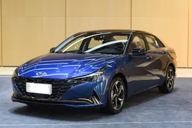 2021款现代伊兰特来啦，油耗5.4L，10.98万起，帅气图片
