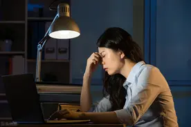 熬夜追剧吃烧烤，爆出一脸痘！这样护肤轻松摆脱痘肌图片