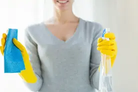 家政清洁小知识：衣服不管染上什么东西，一招轻松搞定图片