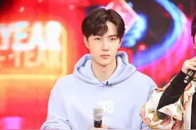 嘉宾背对王一博不说话，汪涵：看见一博害羞，看见我们害怕图片