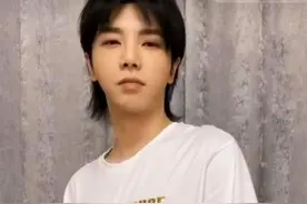 华晨宇张碧晨疑似同居，晒照同款背景女方心意明显，还戴情侣项链图片