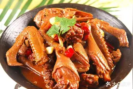 教你啤酒鸭的正确做法，鸭肉鲜香无腥味，软烂多汁，香嫩可口图片
