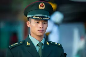 他是《战狼》中唯一真特种兵，身高1米5，却3秒内放倒2米大汉图片