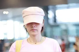 脚踩渣男的马伊琍太霸气了，淡妆看着很年轻，40多岁还像不到30图片