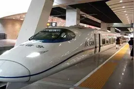 高铁司机为什么每30秒就踩一下踏板？如果不踩，会有什么后果图片