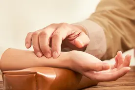 深受大众公认的养生佳品—黄芪，有哪些功效？泡水喝有哪些好处？图片
