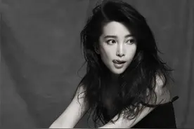 "亚洲蹲"过时了，现在流行泫雅"少女坐"图片