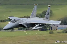 美军战机失控坠毁，飞行员生死未卜，绝密雷达沉入80米深海图片