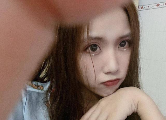 王俊凯频繁点赞一女生动态,对方却"喜欢"易烊千玺?