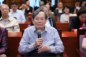 100岁的杨振宁健康矍铄！他的养生秘笈：8件事坚持了一辈子图片