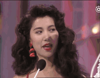 港风的高级感把可爱风秒成渣渣，18岁的袁咏仪造型成经典