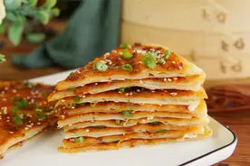 路边摊超火的酱香饼，没想到做法这么简单，酥香味美，学会能开店图片