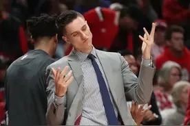 科林斯再次骨折！还没复出又无限期报销，第一次见这种玻璃人啊图片