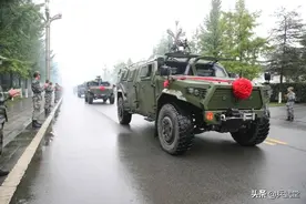 特战旅接装长轴版三代猛士，车顶可装遥控机枪，短轴用于指挥侦查图片