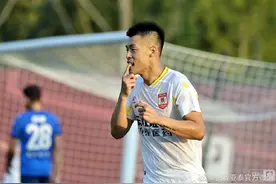 中甲金靴谭龙找补足球青春，“为了梦想，不能懈怠！”图片