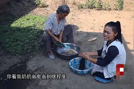 妈妈离世爸爸出走，女孩用手走路求学十几年：我要让爷爷奶奶依靠图片