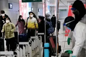 美籍华人孩子无法踏进国门，家长：孩子只是美国籍，他是中国人！图片