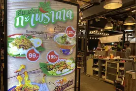 疫情期间，曼谷平民网红夜市走一圈！美食多多，三文鱼还有卖图片