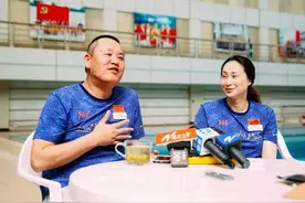中国游泳队教练楼霞，丈夫去世，无儿无女，把运动员当做自己子女图片