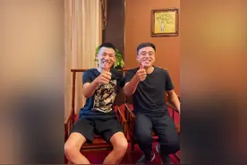 旭旭宝宝与网红"窝嫩叠"铁山靠梦幻联动,四舍五入等于战胜王思聪?图片