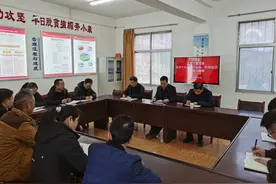 县委书记陈璇宣讲党的十九届五中全会和中央经济工作会议精神，督导检查村（社区）“两委”换届工作图片