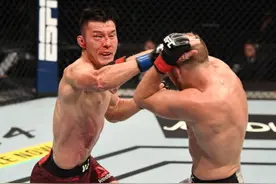 UFC中国力量血战美国双冠王，打得太惨烈图片