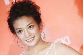 剖析赵薇的感情经历，目的性很强，只想要被资本包裹下的“利益”图片