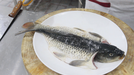 周口特色美食煎扒鱼怎么做?好多饭店招牌菜,老百姓的大众美食
