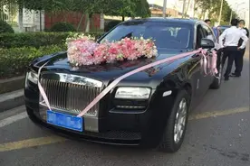 150万买劳斯莱斯跑婚庆，朋友说傻，一年下来晒出收入朋友闭嘴了图片