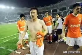 国脚王永珀回应12年前“白斩鸡”旧照：曾努力过！但真练不出腹肌图片