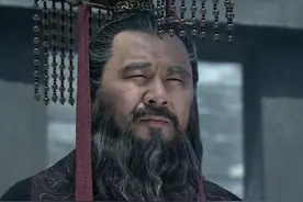 曹操将自己三个花容月貌的女儿，许配给同一个人，你猜猜他是谁？图片