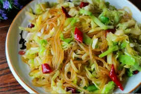 圆白菜炒粉条怎样做好吃？教你制作小技巧，粉条不粘锅也不成团图片