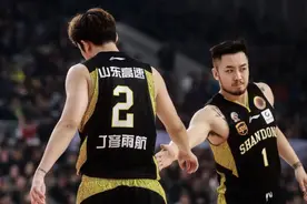甩锅？睢冉和网友对喷：山东到处兜售小丁 我全程没参与谈判图片