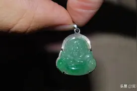有哪些适合女性佩戴的翡翠玉吊坠？让我们一起来看看图片