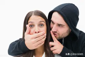 男生禁忌：男生摸女生的下巴是一个让人不舒服的动作图片