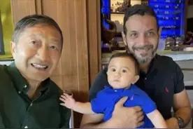 郑佩佩前夫晒近况，和外孙合照满脸慈祥，为生儿子让老婆流产4次图片