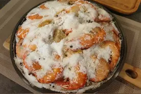 只要一个铁盘，在家也能做的「铁板盐烤虾」虾子鲜味让你吮指回味图片