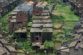 直击“烂尾”26年的别墅群，如今成外来务工，无家可归人的居所图片