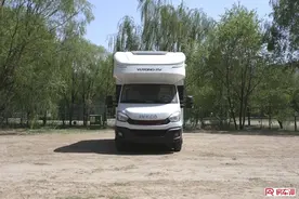 61.9万 颜值品质兼具的房车，宇通C533旗舰版双拓展图片