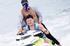 UZI同奥咪咪在三亚“胡吃海塞”，患有糖尿病的UZI受得了吗？图片