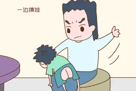 熊孩子偷拍爸爸洗澡照，发班级群里，爸爸：以后没脸去学校了图片