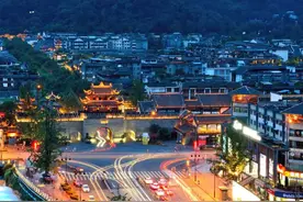 嗨尽兴！都江堰盛夏夜色太撩人，仲夏微醺指南、酷炫电音狂欢......成都出发0.5h直达，住上一晚刚刚好~图片