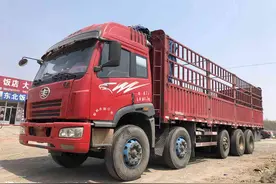 实拍7年前的5轴解放奥威J5P载货车，车主说这是辆绝版摇钱树图片
